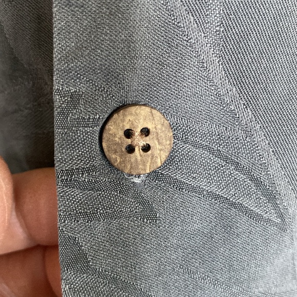 100% Silk Grey-on-Grey TOMMY BAHAMA Hawaiian Style Shirt Size XXL - Picture 4 of 13